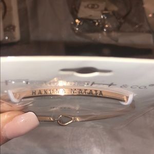 Hakuna Matata bracelet in rose gold